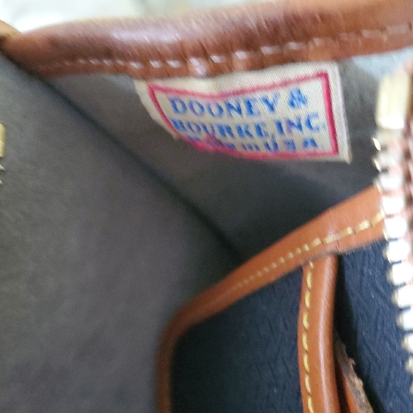 Dooney & Bourke White Leather Bag with Brown Logo - Picture 14 of 15